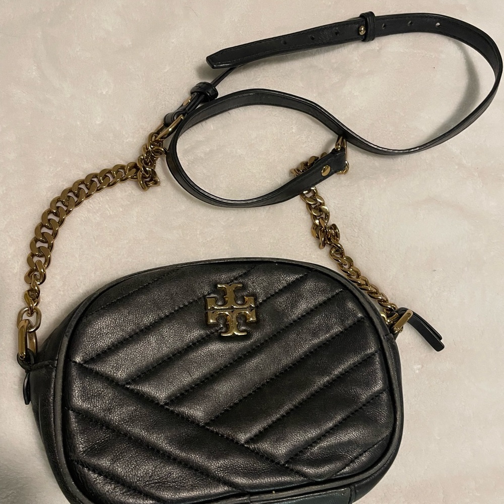 Tory Burch Kira chevron camera bag in black